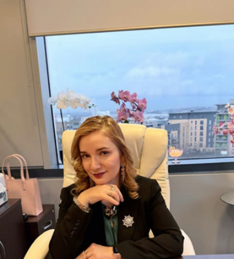 Dra. Gabby Cardoso
